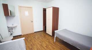 Гостиница Hostel Neftyanik Пермь Двухместный номер с 2 отдельными кроватями и общей ванной комнатой-4